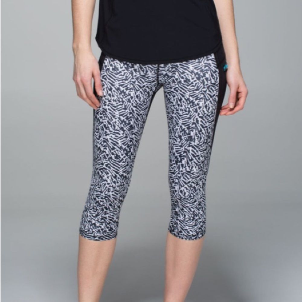 Lululemon Run Top Speed Crop Mini Brushed Animal Black White Black Zip Legging